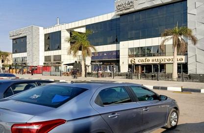 محل تجاري - استوديو - 1 حمام للايجار في ريفير وواك - المستثمرين الشمالية - مدينة القاهرة الجديدة - القاهرة