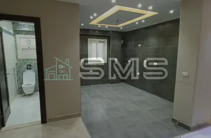 Apartment - 3 Bedrooms - 2 Bathrooms for sale in Street20 - District 2 - The 5th Settlement - New Cairo City - Cairo