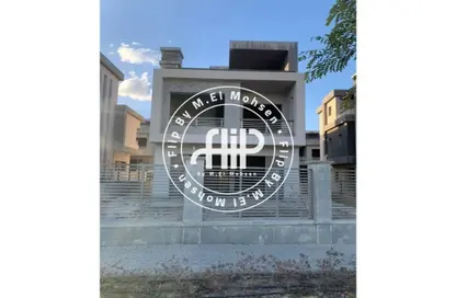 Villa - 4 Bedrooms - 5 Bathrooms for sale in New Giza - Cairo Alexandria Desert Road - 6 October City - Giza