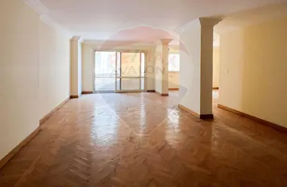Apartment - 3 Bedrooms - 3 Bathrooms for rent in Mohamed Fawzy Moaz St. - Smouha - Hay Sharq - Alexandria