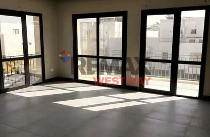 شقة - 2 غرف نوم - 3 حمامات للايجار في ذا كورت ياردز - كمبوندات الشيخ زايد - الشيخ زايد - الجيزة