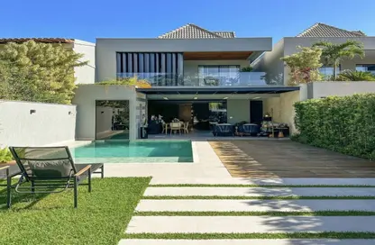 Villa - 6 Bedrooms - 5 Bathrooms for sale in Village West - Sheikh Zayed Compounds - Sheikh Zayed City - Giza