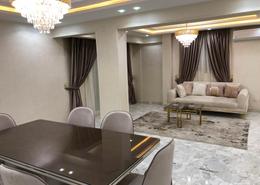 شقة - 5 غرف نوم - 3 حمامات for للايجار in شارع عدن - المهندسين - الجيزة