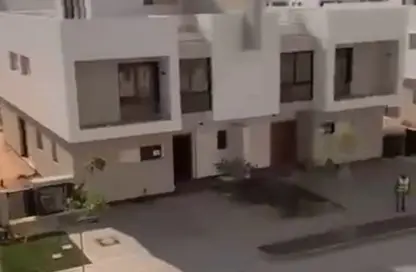 منزل مزدوج - 4 غرف نوم - 5 حمامات للبيع في كمبوند البروج - كمبوندات الشروق - مدينة الشروق - القاهرة