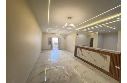 شقة - 3 غرف نوم - 2 حمامات للبيع في شارع دكتور سميرة موسي - الحي الخامس - مدينة العبور - القليوبية