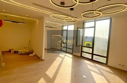 مساحات مكتبية - استوديو - 2 حمامات للايجار في ديستريكت 5 - كمبوندات التجمع الخامس - التجمع الخامس - مدينة القاهرة الجديدة - القاهرة