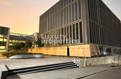 مساحات مكتبية - استوديو - 1 حمام للبيع في وان نانيتي - شارع التسعين الجنوبي - التجمع الخامس - مدينة القاهرة الجديدة - القاهرة