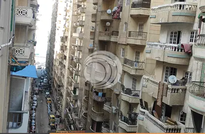 Apartment - 3 Bedrooms - 1 Bathroom for sale in Khaled Ibn Al Walid St. - Miami - Hay Awal El Montazah - Alexandria