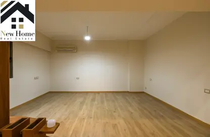 شقة - 5 غرف نوم - 3 حمامات للبيع في شارع عدن - المهندسين - الجيزة