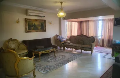 Apartment - 3 Bedrooms - 2 Bathrooms for sale in Al Sheikh Mohammed Al Nadi St. - 6th Zone - Nasr City - Cairo