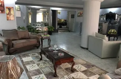 Apartment - 4 Bedrooms - 2 Bathrooms for sale in Mohammed Al Maqref St. - 6th Zone - Nasr City - Cairo