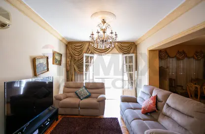 شقة - 3 غرف نوم - 2 حمامات للبيع في لوران - حي شرق - الاسكندرية