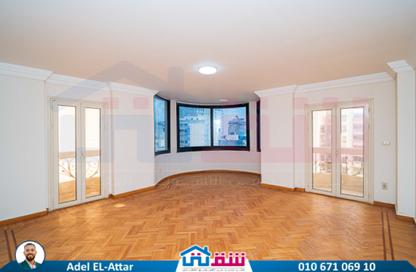 Apartment - 4 Bedrooms - 3 Bathrooms for sale in Al Ekbal St. - Laurent - Hay Sharq - Alexandria