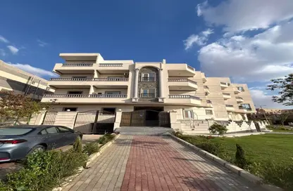 شقة - 3 غرف نوم - 3 حمامات للبيع في المجاورة الاولي - الحي الثالث غرب - مدينة الشروق - القاهرة