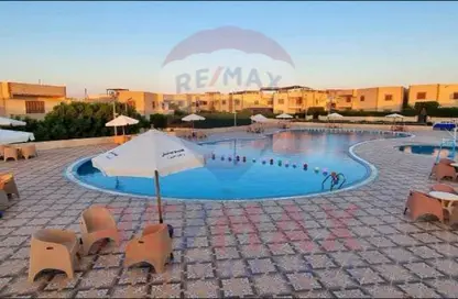 شاليه - 3 غرف نوم - 2 حمامات للبيع في هليو بيتش - قسم برج العرب - الساحل الشمالي