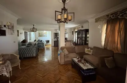 شقة - 3 غرف نوم - 2 حمامات للبيع في شارع عبد العزيز طلعت - المنطقة السادسة - مدينة نصر - القاهرة