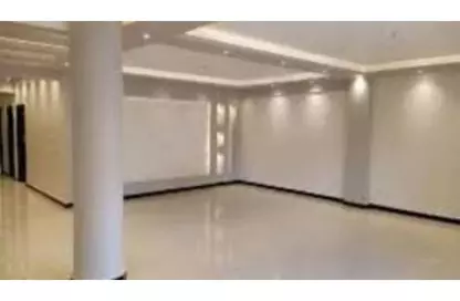 Apartment - 3 Bedrooms - 1 Bathroom for sale in Al Jaish Street - Al Mansoura - Al Daqahlya