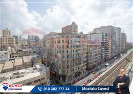 شقة - 4 غرف نوم - 2 حمامات for للبيع in شارع نور الدين - كامب شيزار - حي وسط - الاسكندرية