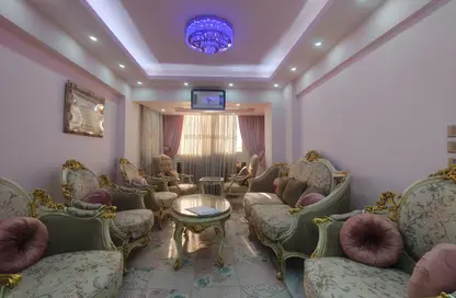 شقة - 3 غرف نوم - 2 حمامات للبيع في شارع محرم بك - محرم بك - حي وسط - الاسكندرية