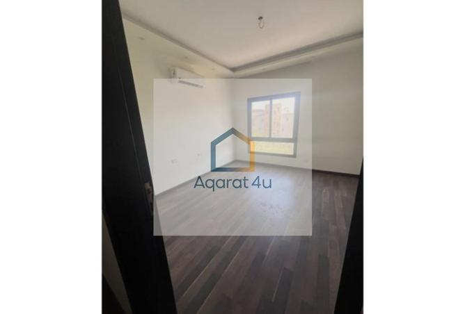 8301768 - Property Image 3