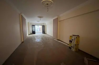 شقة - 3 غرف نوم - 2 حمامات للبيع في شارع كمال الدين صلاح - سموحة - حي شرق - الاسكندرية