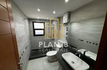 شقة - 3 غرف نوم - 3 حمامات للايجار في طريق بيفرلي هيلز - الحي السابع عشر - الشيخ زايد - الجيزة
