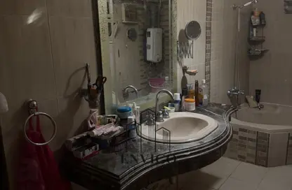 شقة - 3 غرف نوم - 2 حمامات للبيع في شارع الدكتور محمود حب الله - المنطقة الثامنة - مدينة نصر - القاهرة