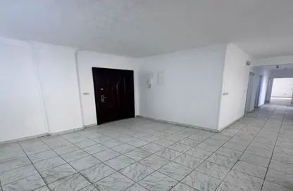 شقة - 3 غرف نوم - 2 حمامات للبيع في شارع ابو حنيفة النعمان - الرحاب المرحلة الأولى - الرحاب - مدينة القاهرة الجديدة - القاهرة