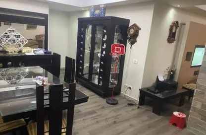 شقة - 3 غرف نوم - 2 حمامات للبيع في شارع الدكتور حسنين عبد القادر - المنطقة السادسة - مدينة نصر - القاهرة