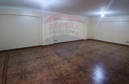 Apartment - 3 Bedrooms - 2 Bathrooms for sale in Smouha - Hay Sharq - Alexandria