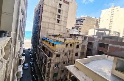 شقة - 3 غرف نوم - 2 حمامات للبيع في شارع ماهر بك - لوران - حي شرق - الاسكندرية
