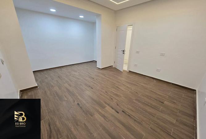 8329866 - Property Image 3