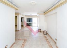 شقة - 3 غرف نوم - 1 حمام for للبيع in شارع جميلة بو حريد - السيوف - حي اول المنتزة - الاسكندرية