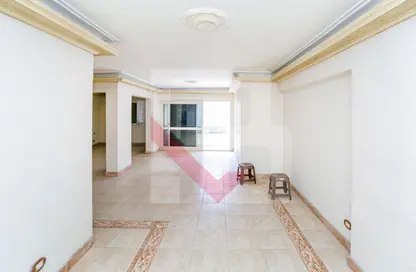 Apartment - 3 Bedrooms - 1 Bathroom for sale in Gamela Abou Hred St. - Seyouf - Hay Awal El Montazah - Alexandria
