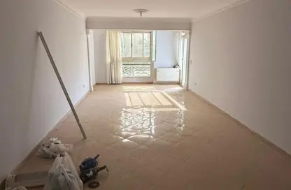 شقة - 3 غرف نوم - 2 حمامات للبيع في حدائق المهندسين - الحي الرابع - الشيخ زايد - الجيزة