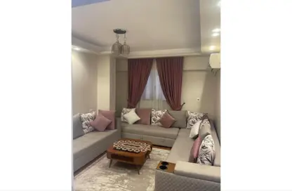 Apartment - 3 Bedrooms - 2 Bathrooms for rent in Al Mehwar Al Markazi - 1st District - 6 October City - Giza