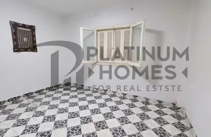 Apartment - 3 Bedrooms - 2 Bathrooms for rent in Smouha Square - Smouha - Hay Sharq - Alexandria Apartment - 3 Bedrooms - 2 Bathrooms for rent in Smouha Square - Smouha - Hay Sharq - Alexandria