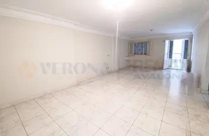 Apartment - 3 Bedrooms - 1 Bathroom for sale in Bolkly - Hay Sharq - Alexandria