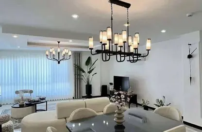 شقة - 2 غرف نوم - 2 حمامات للبيع في كمبوند البروج - كمبوندات الشروق - مدينة الشروق - القاهرة