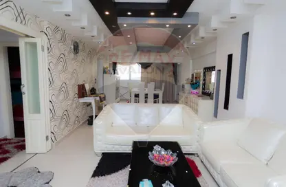 Apartment - 2 Bedrooms - 2 Bathrooms for sale in Al Hilton St. - Smouha - Hay Sharq - Alexandria