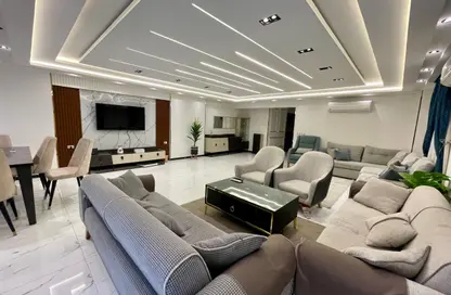 شقة - 3 غرف نوم - 3 حمامات للايجار في شارع أحمد عرابي - المهندسين - الجيزة