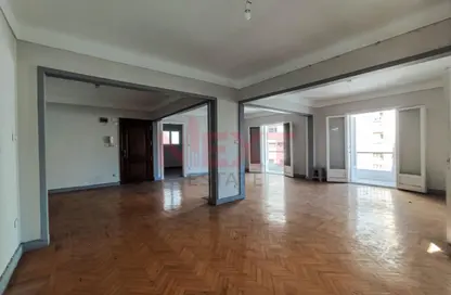 Apartment - 3 Bedrooms - 1 Bathroom for sale in Winget st. - Bolkly - Hay Sharq - Alexandria