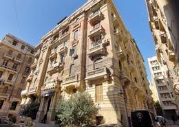 شقة - 6 غرف نوم - 2 حمامات for للبيع in محطة الرمل - حي وسط - الاسكندرية