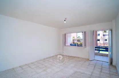Apartment - 1 Bedroom - 1 Bathroom for sale in Corniche Al Maamoura - Al Maamoura - Hay Than El Montazah - Alexandria