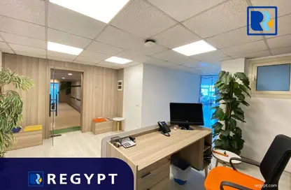Full Floor - Studio - 4 Bathrooms for rent in Zahraa Al Maadi St. - Degla - Hay El Maadi - Cairo