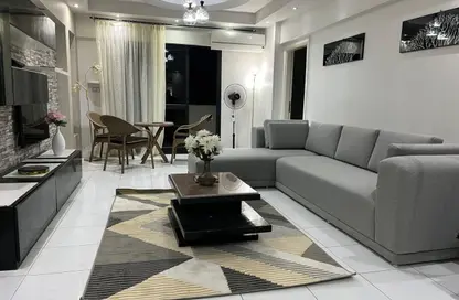 Apartment - 2 Bedrooms - 1 Bathroom for rent in Al Sharq Al Taamin - 5th Settlement Compounds - The 5th Settlement - New Cairo City - Cairo