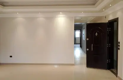 Apartment - 3 Bedrooms - 2 Bathrooms for rent in Doctor Yassin Abdel Ghaffar St. - Area C - Ganoob El Acadimia - New Cairo City - Cairo