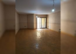 شقة - 3 غرف نوم - 2 حمامات for للبيع in شارع شعراوي - لوران - حي شرق - الاسكندرية