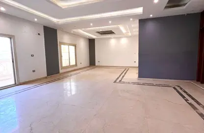 Apartment - 4 Bedrooms - 3 Bathrooms for sale in Al Narges 2 - Al Narges - New Cairo City - Cairo
