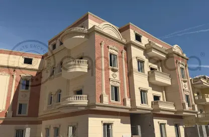 Apartment - 4 Bedrooms - 3 Bathrooms for sale in Ganoob El Acadimia - New Cairo City - Cairo